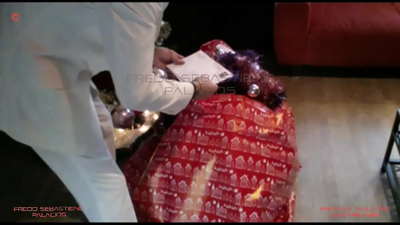 Maman, j'ai eu mon cadeau de Noël, maman blonde et poilue avec un gros cul et folle de la bite.