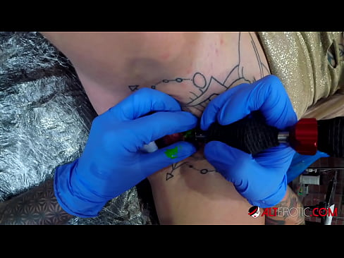 ❤️ Sully Savage, une chaudasse extrêmement tatouée, s'est fait tatouer le clitoris. ❤️❌ Fucking at us fr.befuck-net.ru ☑